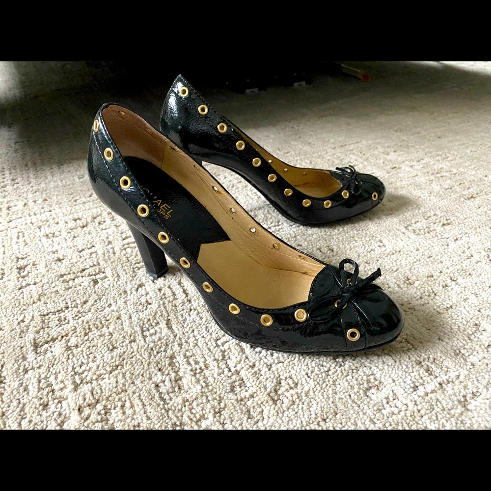 MICHAEL KORS heels 8 black with gold grommets and accents. Patent.